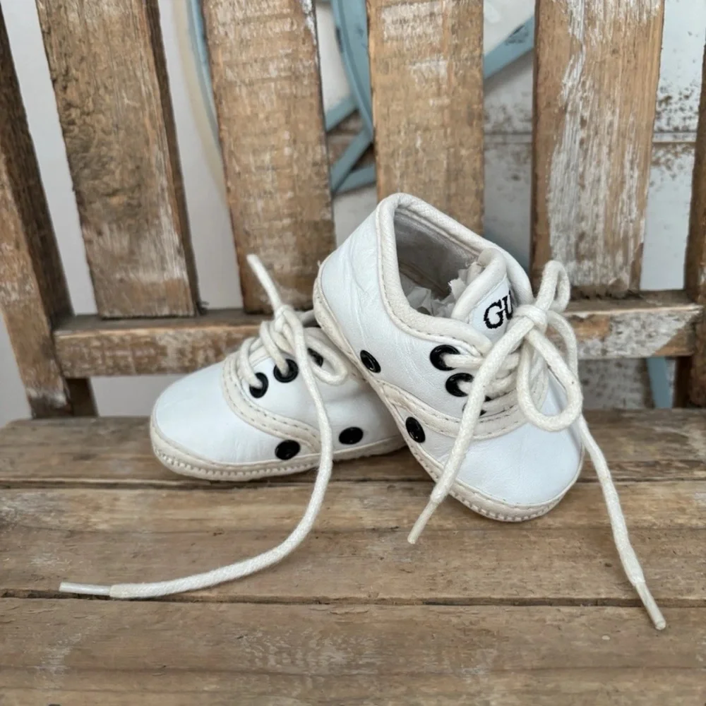 VINTAGE Guess Baby Crib Shoes Booties White Logo Lace Up Size 0 NEW!